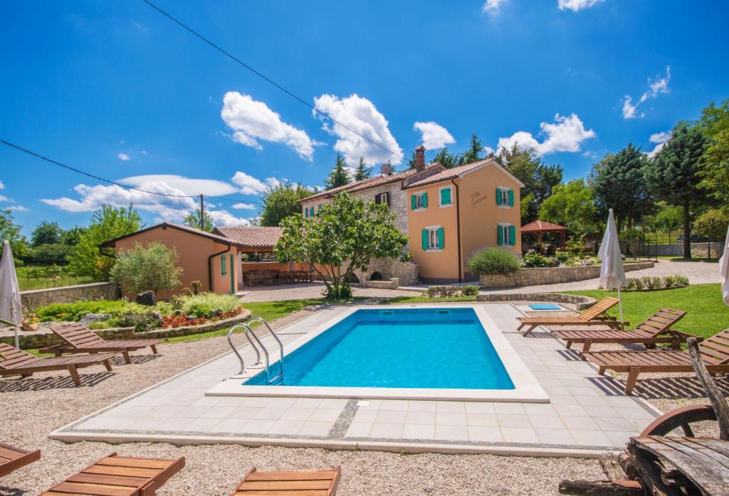 Villa Giovanna, a charming Villa with pool in a beautiful landscaped garden