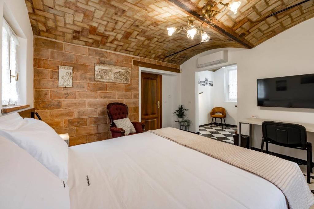 Due Maestà Home - Grande Chambre Double Ou Lits Jumeaux