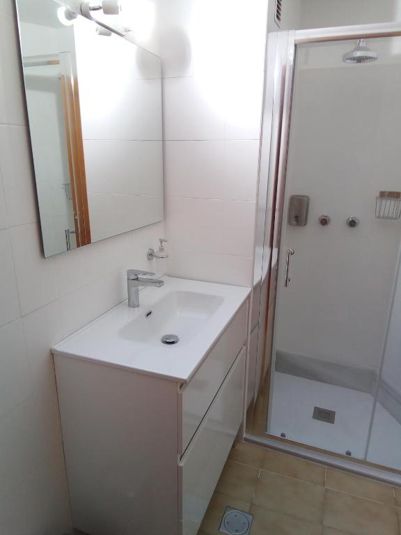 Pensión La Plaza - Twin Room With Private Bathroom