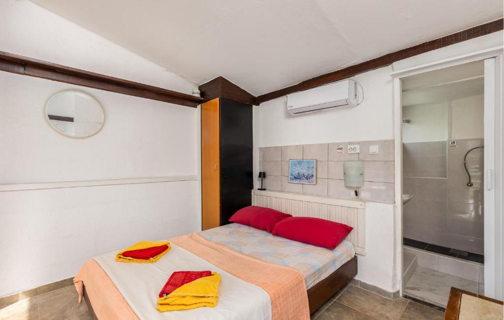 Posteľ alebo postele v izbe v ubytovaní Beach Front Home In Klada