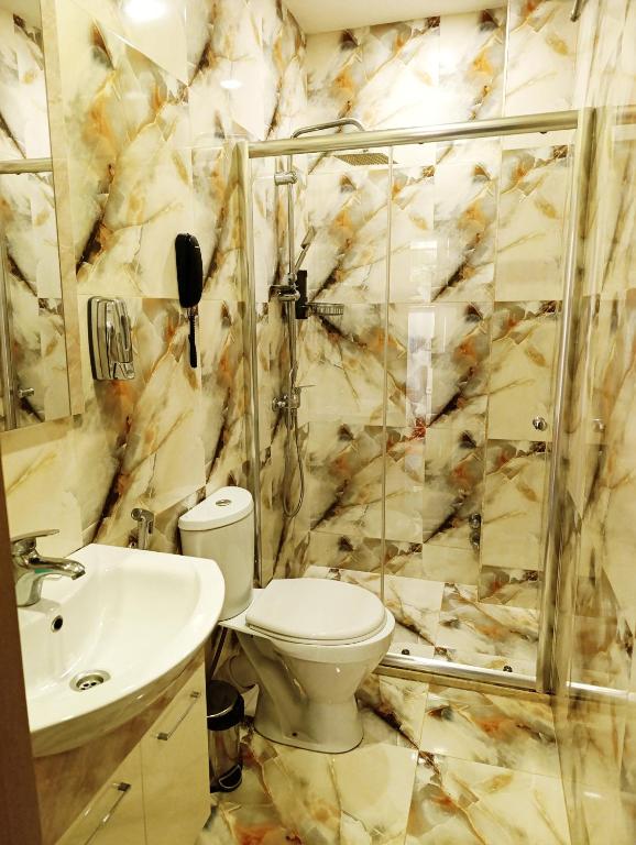Alis Hotel tesisinde bir banyo