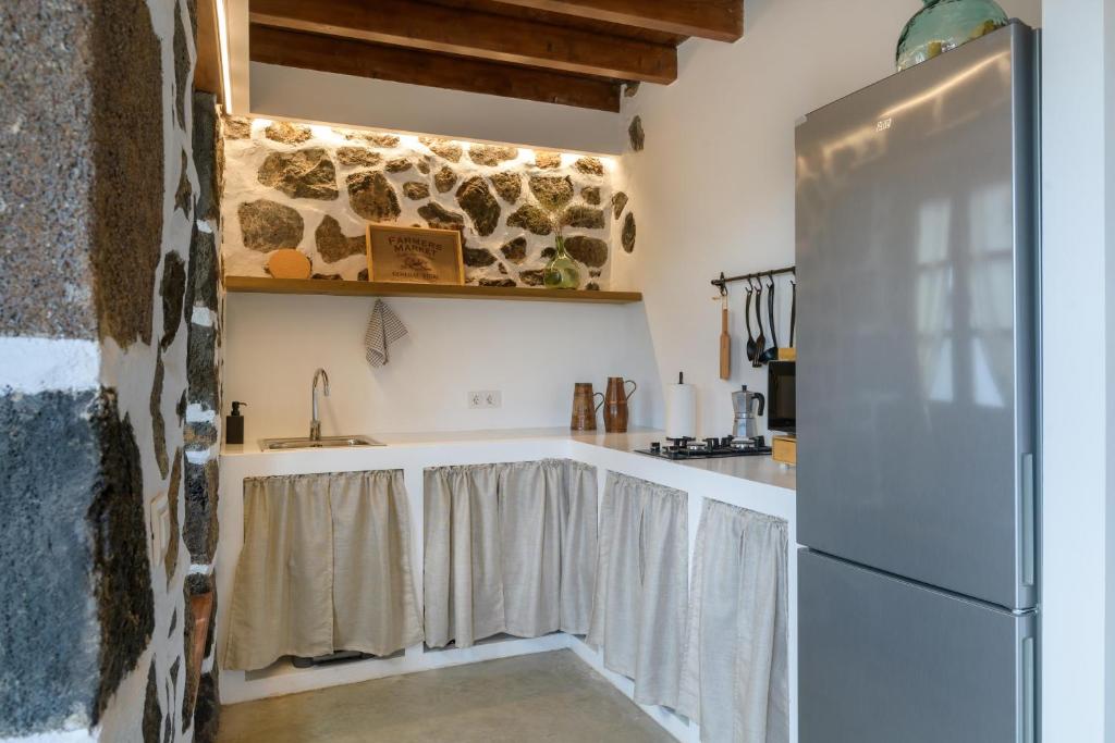 Kuchyň nebo kuchyňský kout v ubytování Finca de La Geria