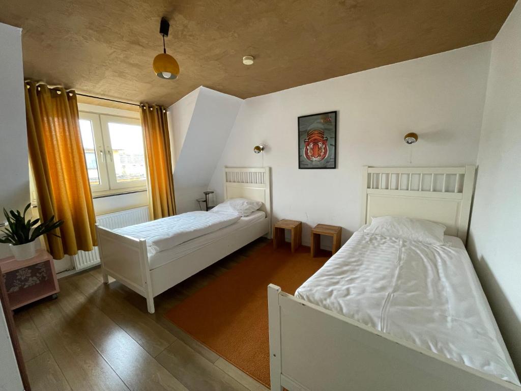 Postel nebo postele na pokoji v ubytování Weltempfänger Backpacker Hostel