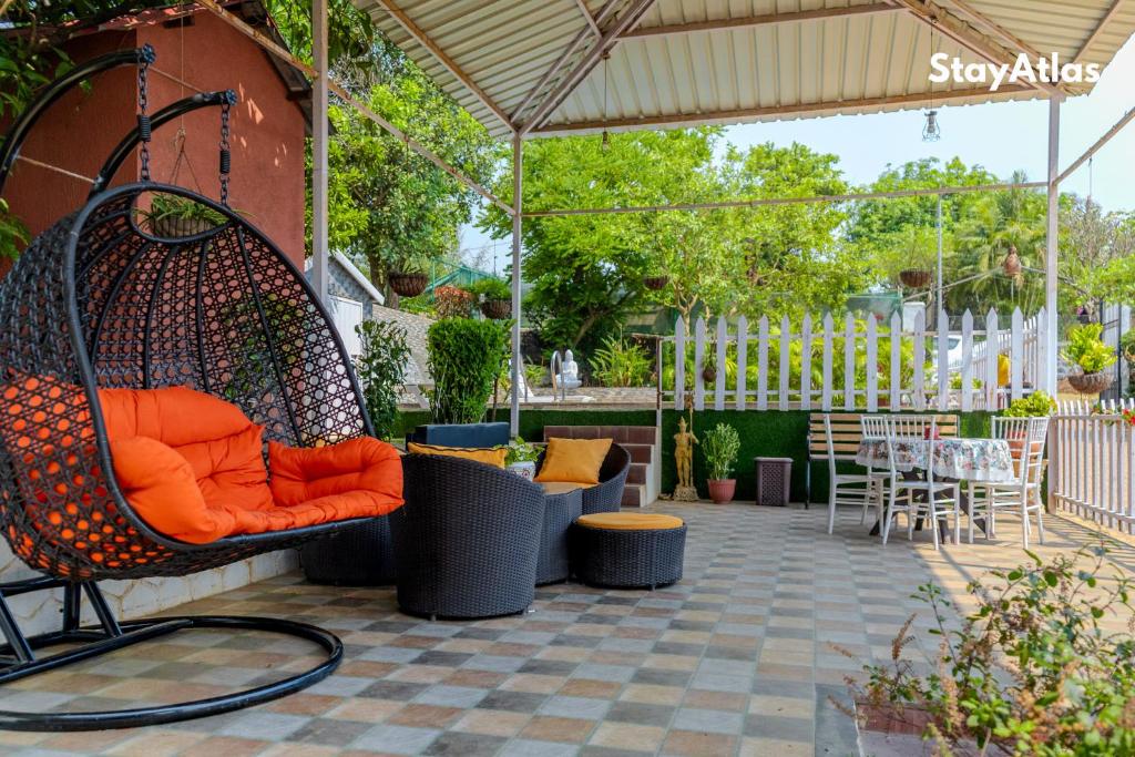 Balkón nebo terasa v ubytování Nysa Villa & Homestay By StayAtlas
