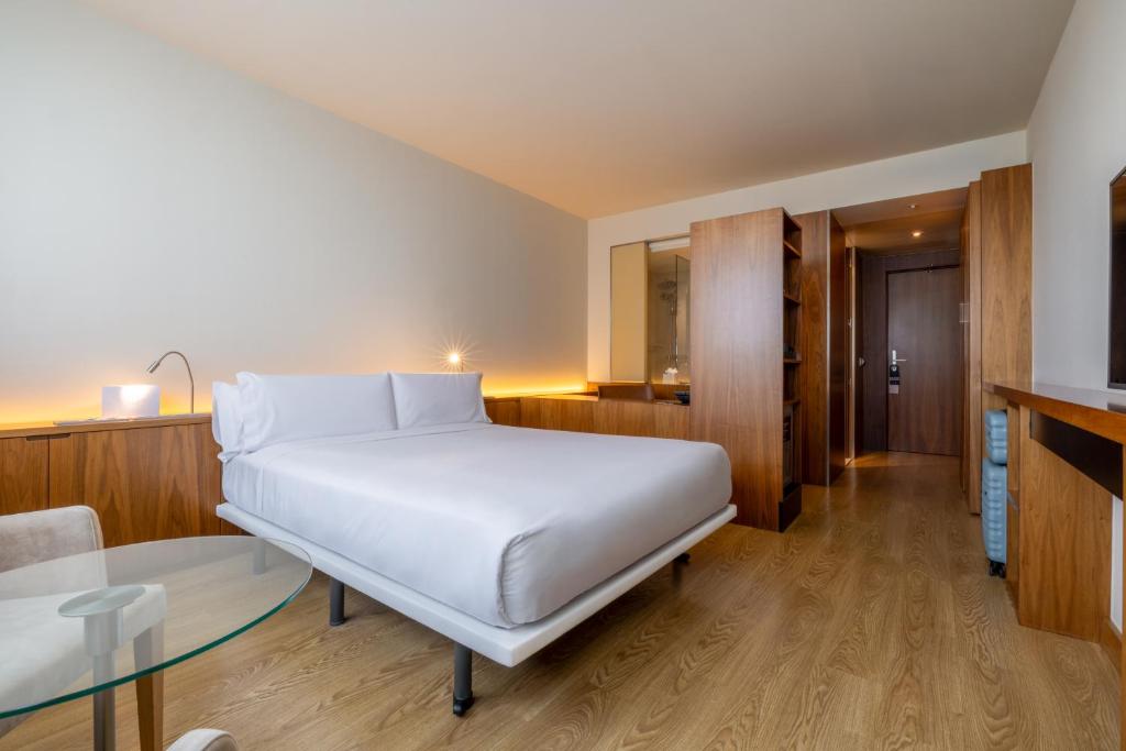 Postel nebo postele na pokoji v ubytování Hotel SB Diagonal Zero 4 Sup