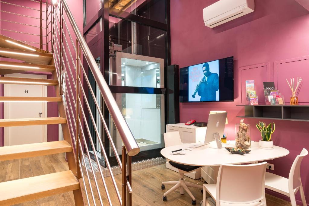 TV a/nebo společenská místnost v ubytování GOGO` Petit Hotel