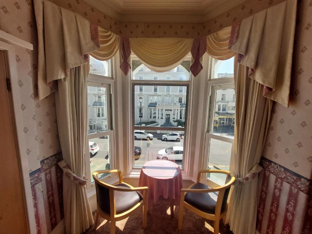 White Heather Hotel - Resim 44