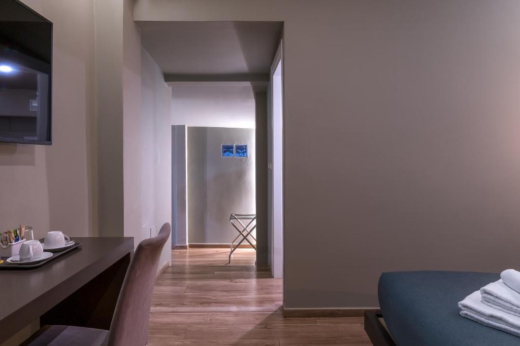 TV a/nebo společenská místnost v ubytování GOGO` Petit Hotel