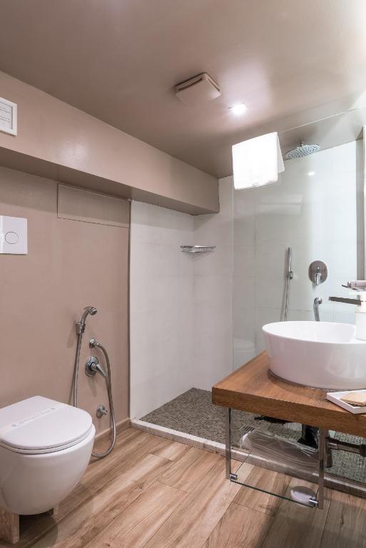 Koupelna v ubytování GOGO` Petit Hotel
