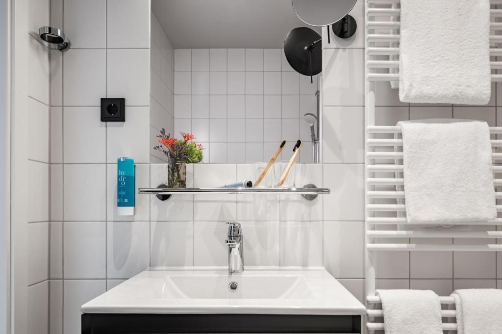 Hotel AMANO Düsseldorf - Resim 33