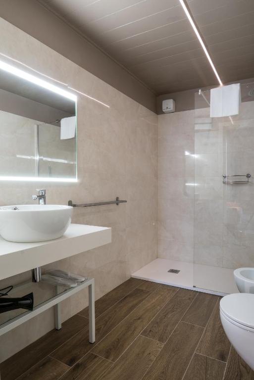 Koupelna v ubytování GOGO` Petit Hotel