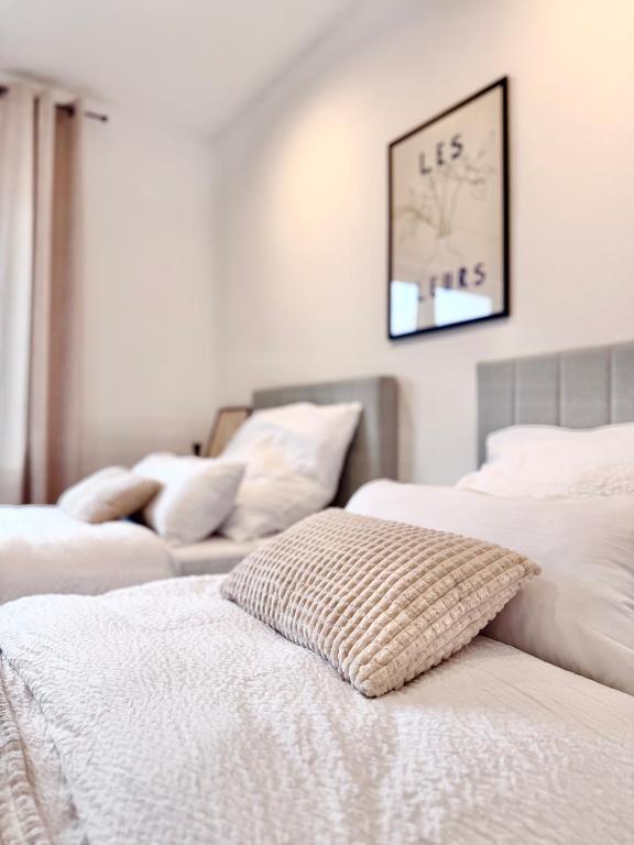 Postel nebo postele na pokoji v ubytování Hochwertig saniertes Apartment "Jana", direkt am Ruhrtalradweg, Arnsberg - Neheim