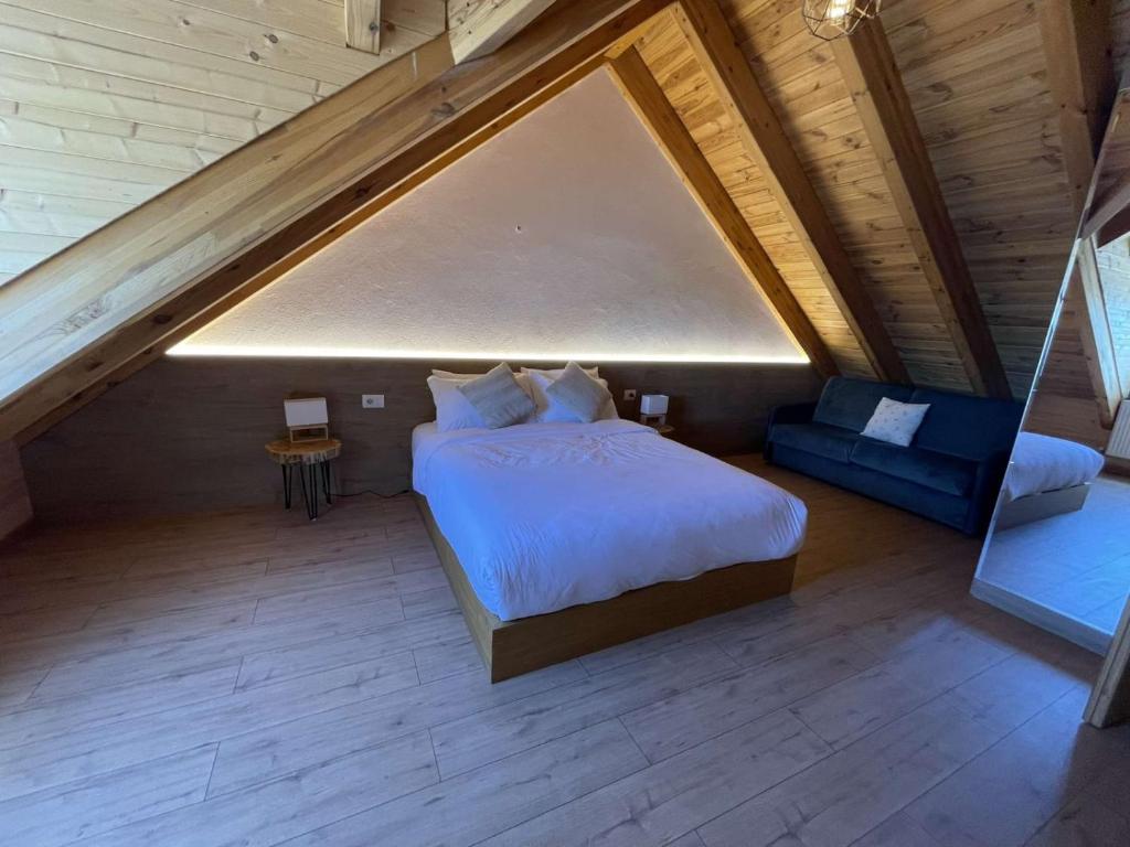 Postel nebo postele na pokoji v ubytování Buni Bajraktarit Ecotourism