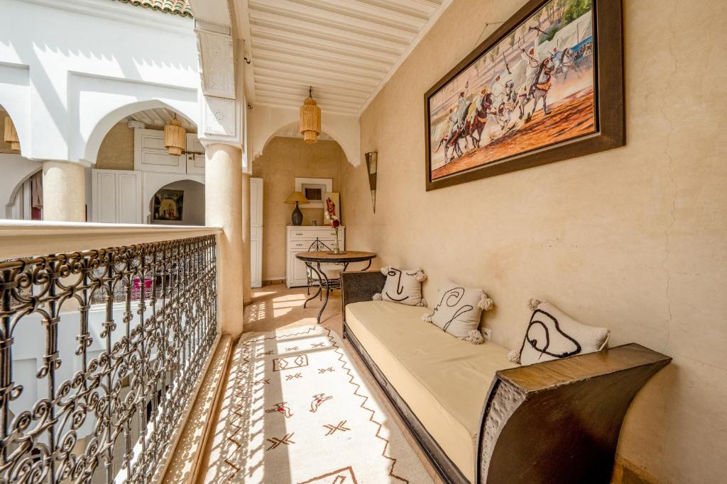 Posezení v ubytování RIAD AWINATI Location Privatisée ,piscine chauffée , beau Rooftop