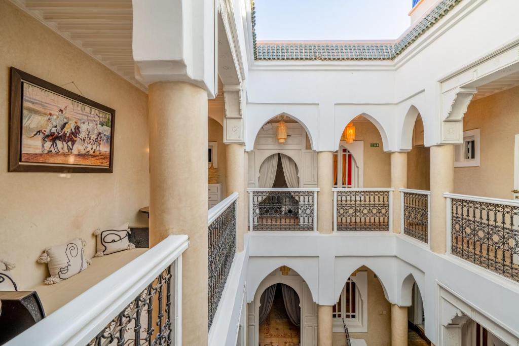 Fotografie z fotogalerie ubytování RIAD AWINATI Location Privatisée ,piscine chauffée , beau Rooftop v Marrákéši