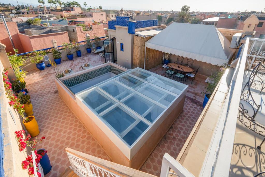 Fotografie z fotogalerie ubytování RIAD AWINATI Location Privatisée ,piscine chauffée , beau Rooftop v Marrákéši
