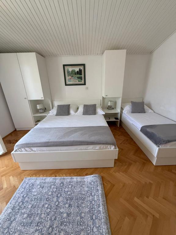 Postel nebo postele na pokoji v ubytování Apartments Olga 2