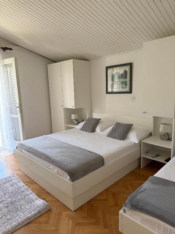 Postel nebo postele na pokoji v ubytování Apartments Olga 2