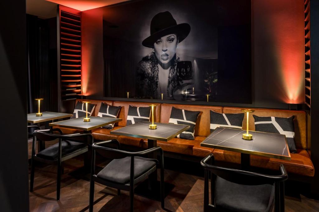 Hotel AMANO Düsseldorf - Resim 6