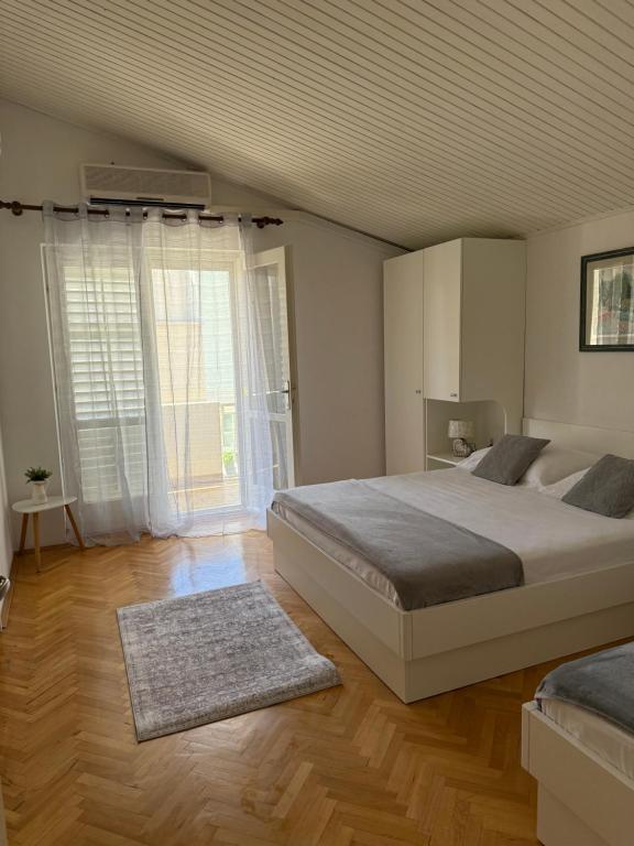 Postel nebo postele na pokoji v ubytování Apartments Olga 2
