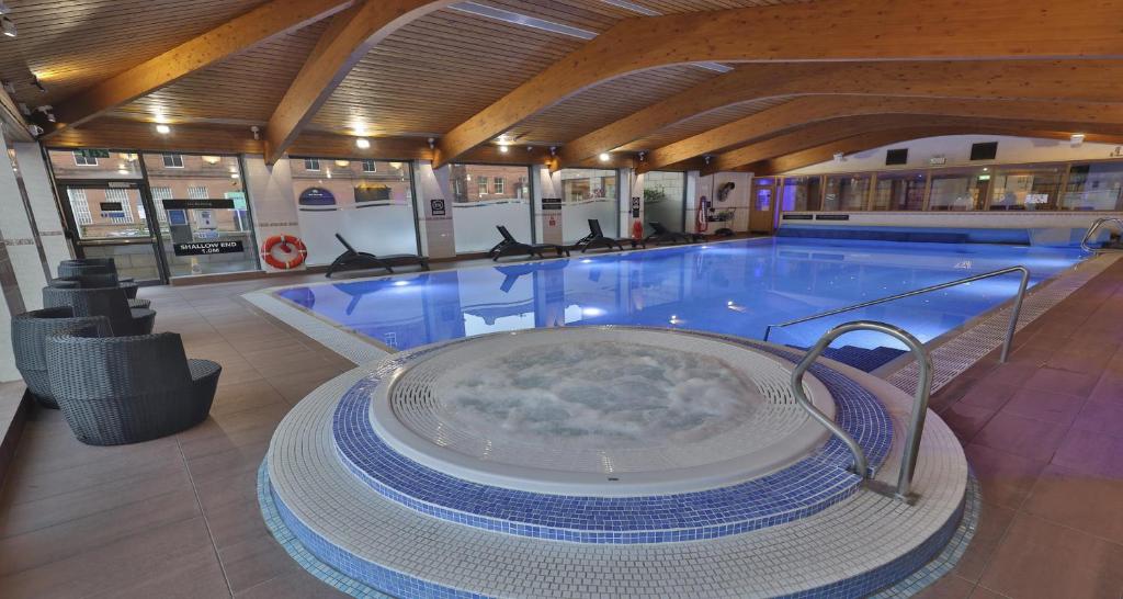 a large swimming pool with a hot tub in a building at Glasgow Argyle Hotel, BW Signature Collection in Glasgow