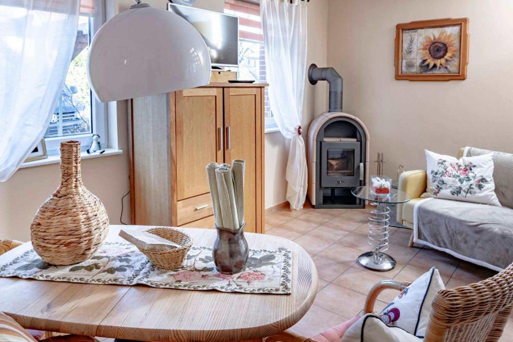 Posezení v ubytování Ferienhaus Mandelhaus 1 mit Boddenblick - Natur & Entspannung in Saal