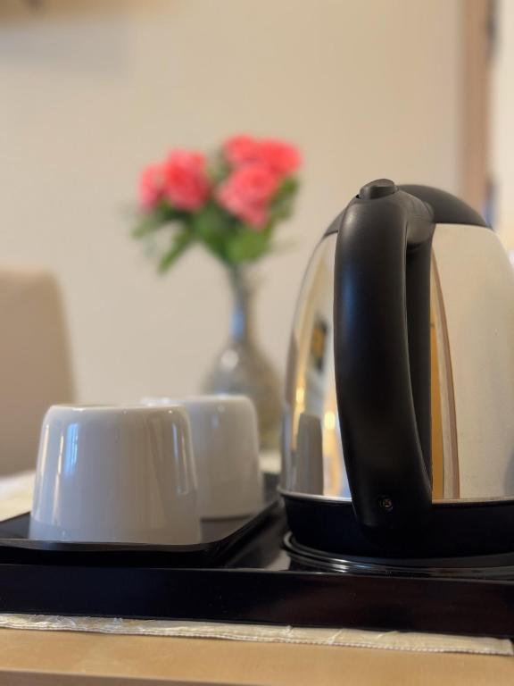 Příslušenství pro přípravu čaje a kávy v ubytování B&B Eremes