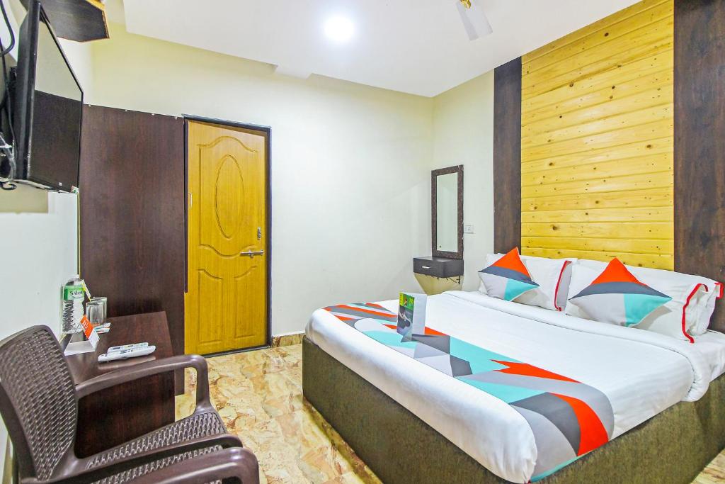 Postel nebo postele na pokoji v ubytování FabHotel Golden Nest Deluxe - Nr Calangute Beach