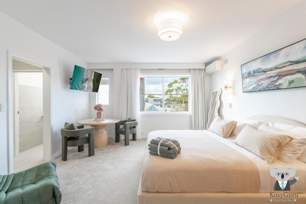 Postel nebo postele na pokoji v ubytování KozyGuru | Forestville | Modern Hotel-Style Studio