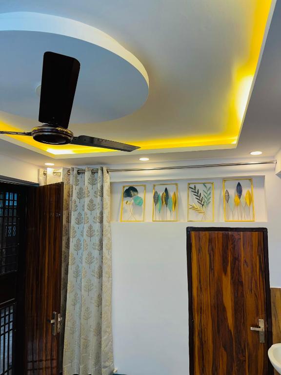 Зображення з фотогалереї помешкання Luxury 1 RK in New Delhi у Нью-Делі