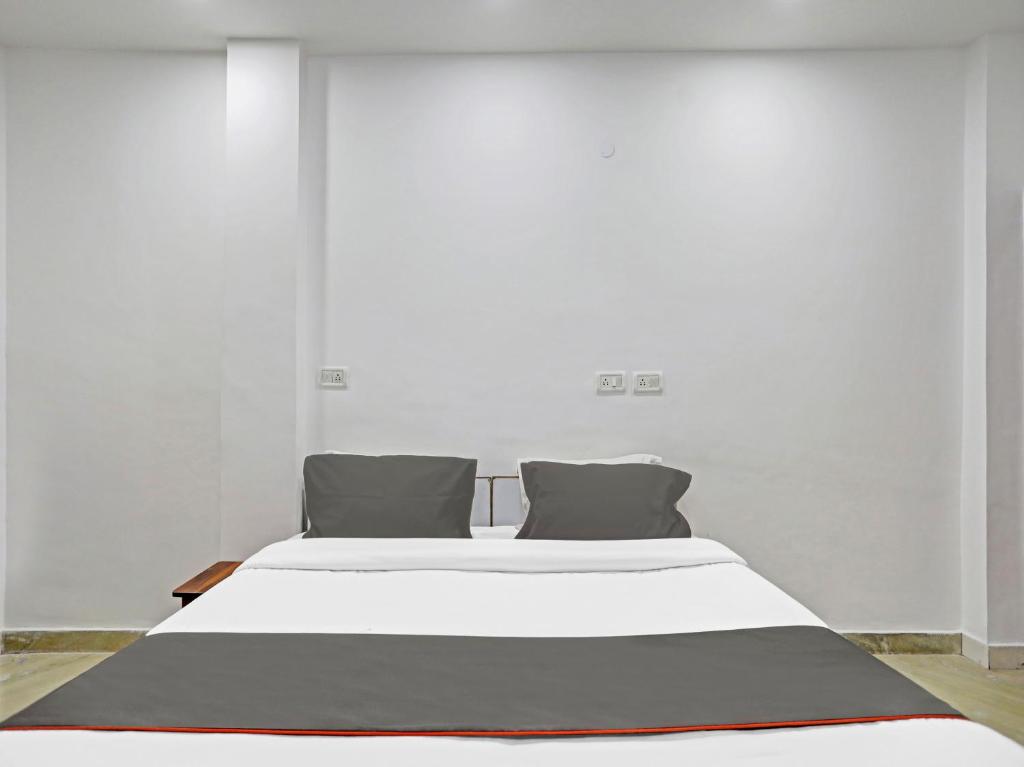 Postel nebo postele na pokoji v ubytování The Pinaki Residency