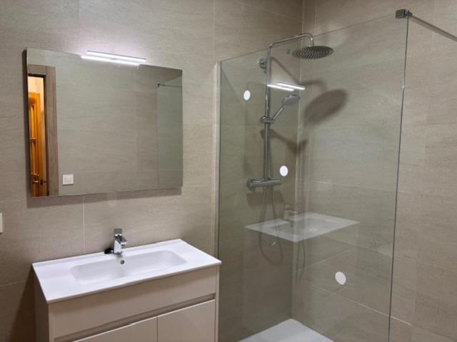 A bathroom at Pensión Mariola