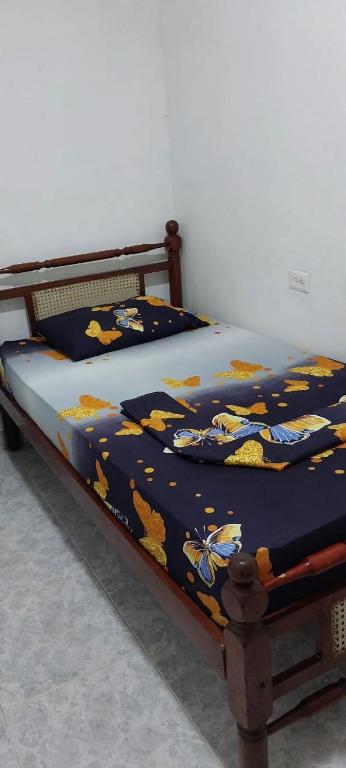 Postel nebo postele na pokoji v ubytování LA MEDELLIN HOSTAL