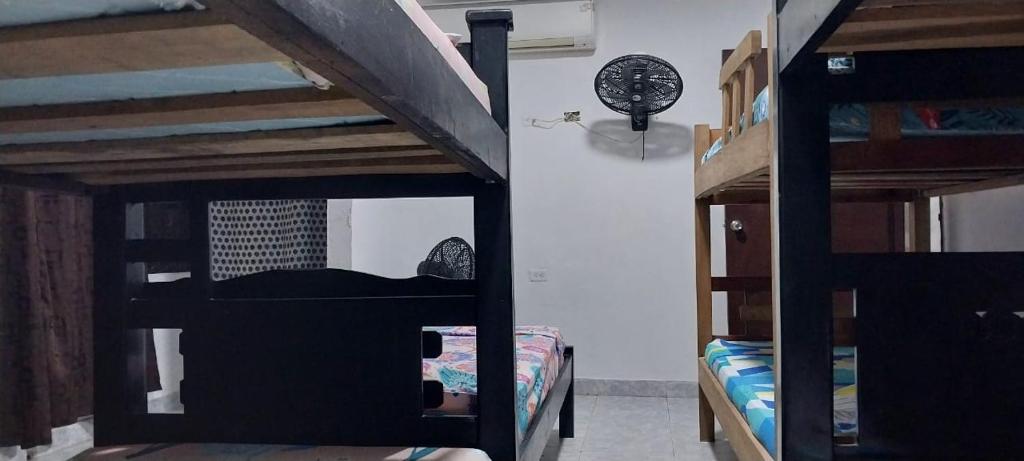 Postel nebo postele na pokoji v ubytování LA MEDELLIN HOSTAL