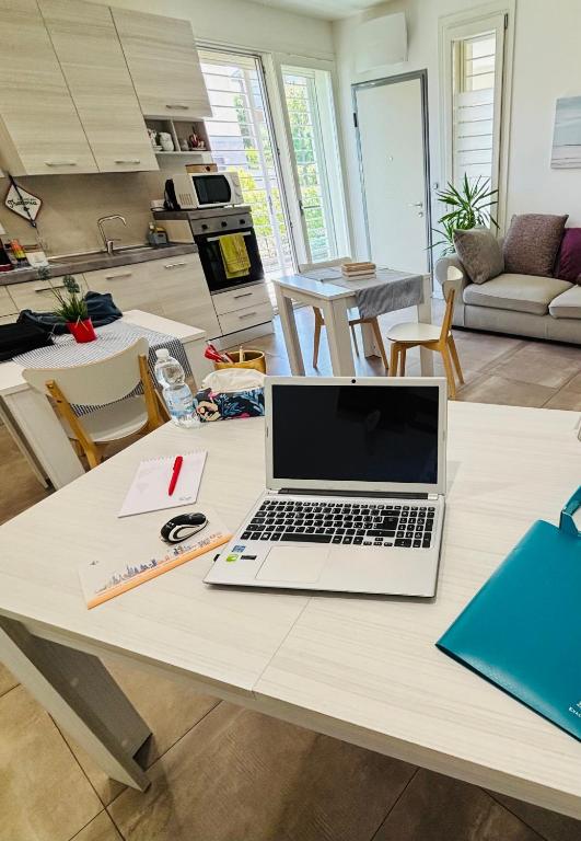 Kuchyň nebo kuchyňský kout v ubytování Maisonette Modena Park