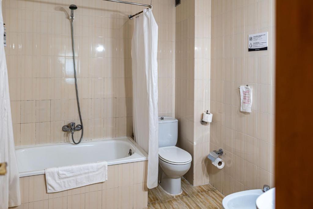Koupelna v ubytování Hotel Alda Guijuelo