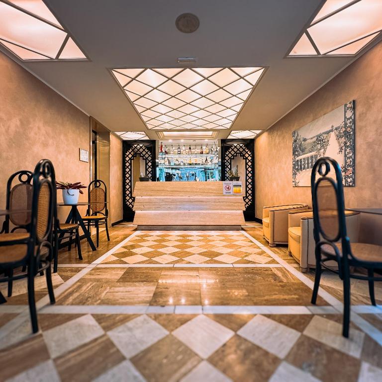 Hotel President - Vintage Hotel in centro - Resim 2