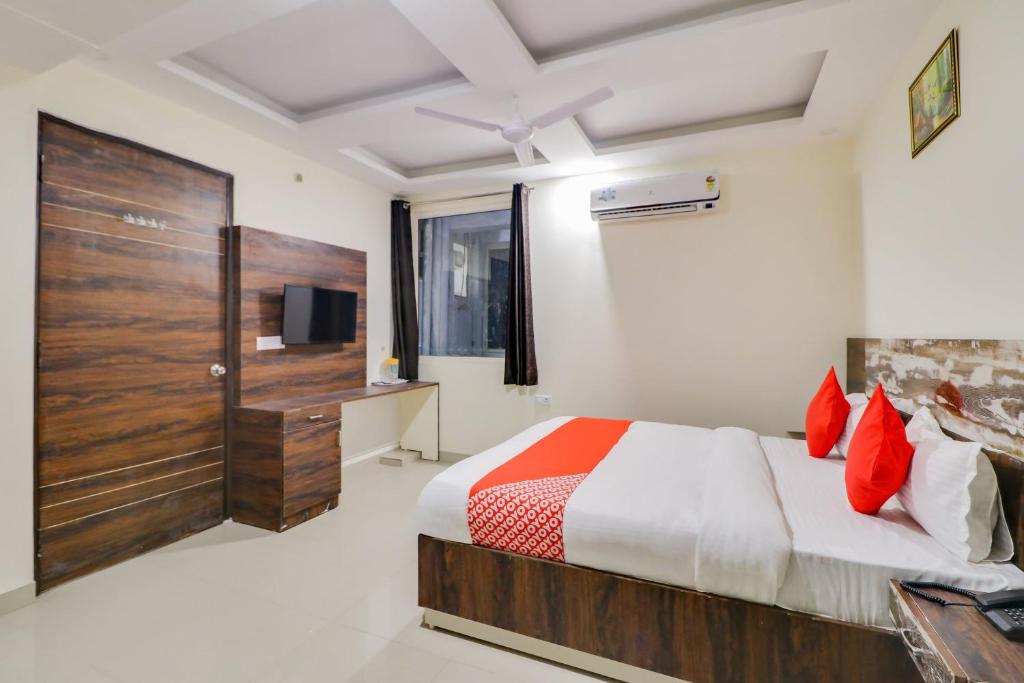 Postel nebo postele na pokoji v ubytování Hotel O Aero Inn