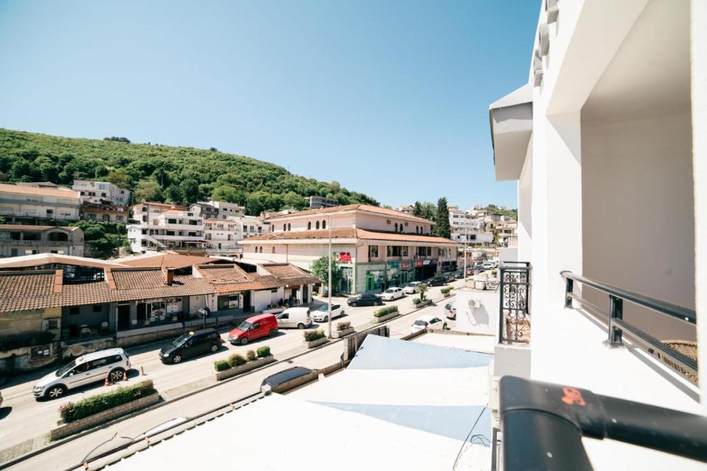 Nespecifikovaný výhled na hory nebo výhled na hory při pohledu z hotelu