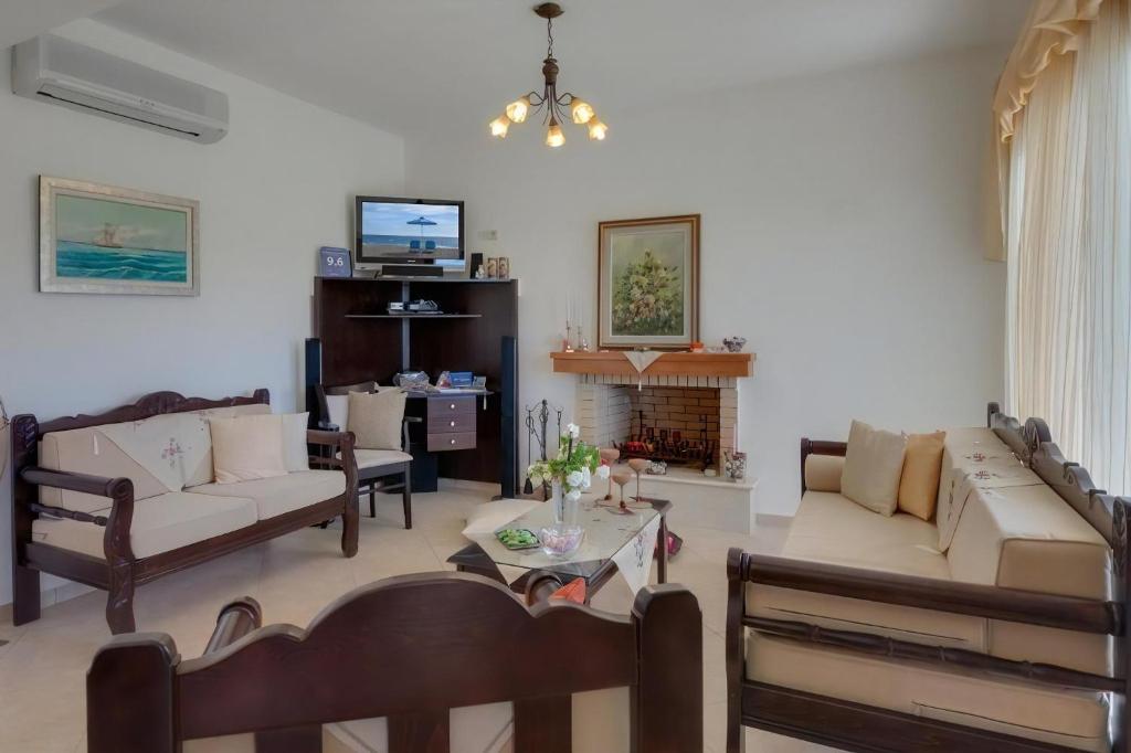 Część wypoczynkowa w obiekcie Superior Crete Villa 2 Bedroom Villa Stefania Private Pool Sea View Triopetra
