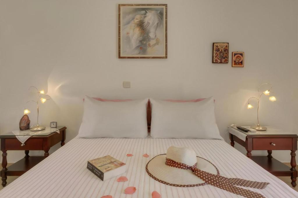 Łóżko lub łóżka w pokoju w obiekcie Superior Crete Villa 2 Bedroom Villa Stefania Private Pool Sea View Triopetra
