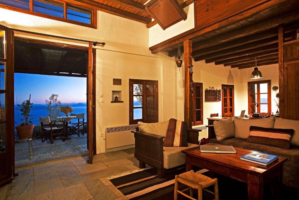 Fotografie z fotogalerie ubytování Great Pelion Villa Villa Selini 4 Bedrooms Private Pool Aghios Georgios v destinaci Agios Georgios Nilias