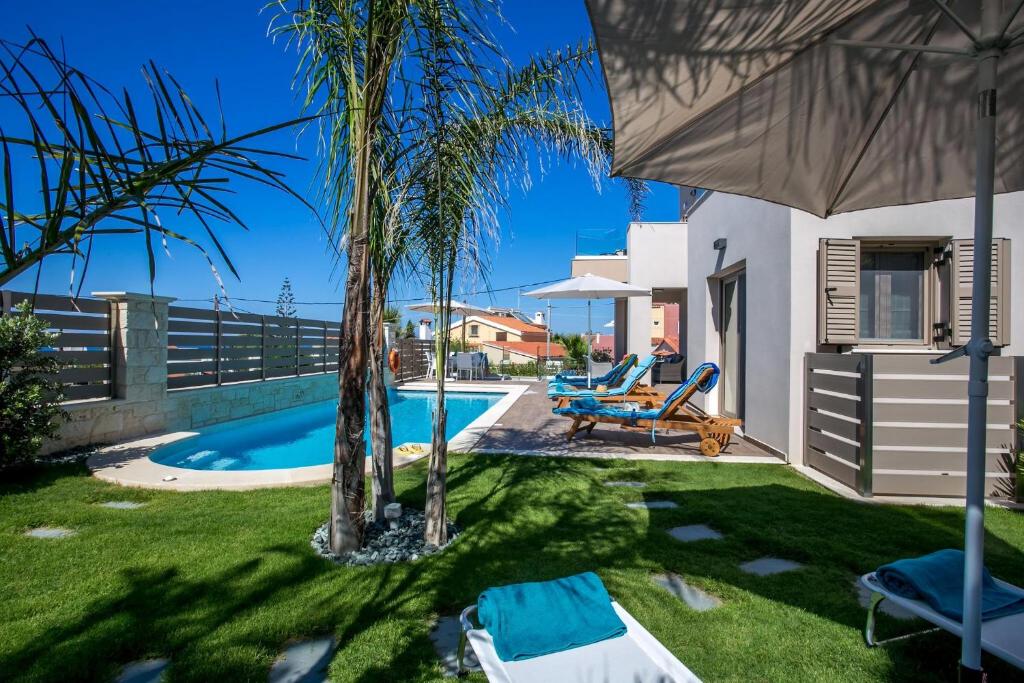Bazén v ubytování Luxury Villa Crete Villa Marina Mare 3 Bedroom Private Pool Sauna Chania nebo v jeho okolí