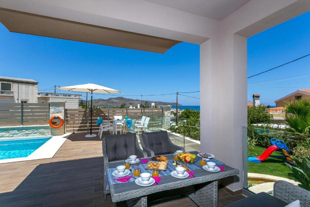 Bazén v ubytování Luxury Villa Crete Villa Marina Mare 3 Bedroom Private Pool Sauna Chania nebo v jeho okolí