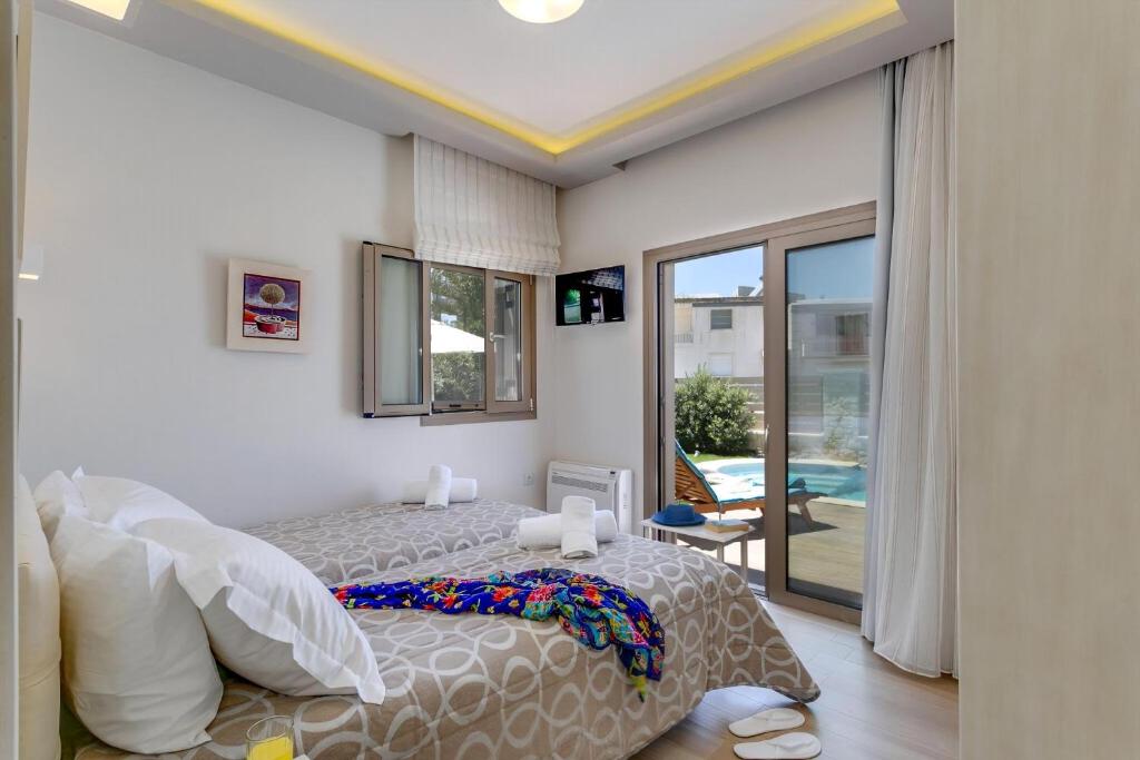 Postel nebo postele na pokoji v ubytování Luxury Villa Crete Villa Marina Mare 3 Bedroom Private Pool Sauna Chania