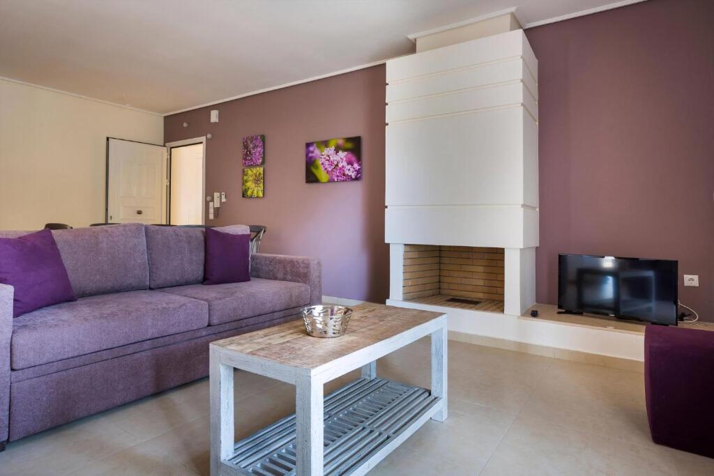 Część wypoczynkowa w obiekcie Deluxe Kefalonia Apartment Apartment Neroli 2 Bedroom Pool Karavomilos