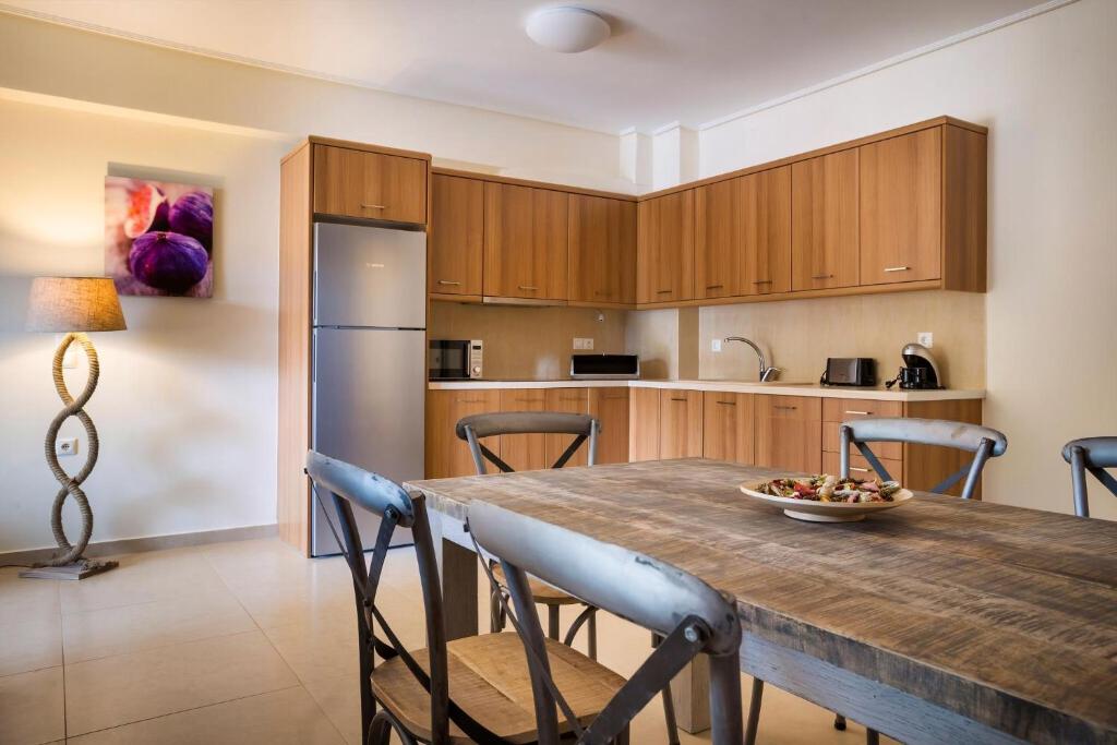 Kuchnia lub aneks kuchenny w obiekcie Deluxe Kefalonia Apartment Apartment Neroli 2 Bedroom Pool Karavomilos