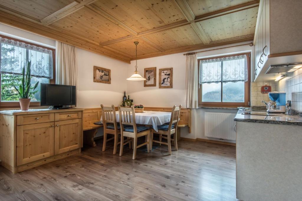 Appartamenti Col da Vënt - Three-Bedroom Apartment
