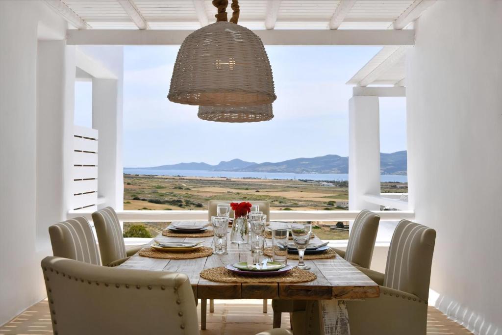 Zdjęcie z galerii obiektu Luxury Paros Villa Villa Calypso Beautiful Serene Sleeps Up To 11 Glisidia w mieście Paros