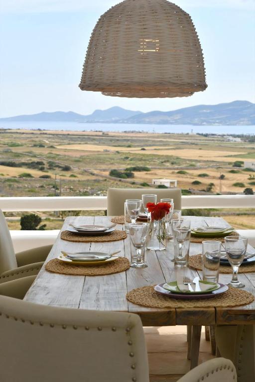 Zdjęcie z galerii obiektu Luxury Paros Villa Villa Calypso Beautiful Serene Sleeps Up To 11 Glisidia w mieście Paros